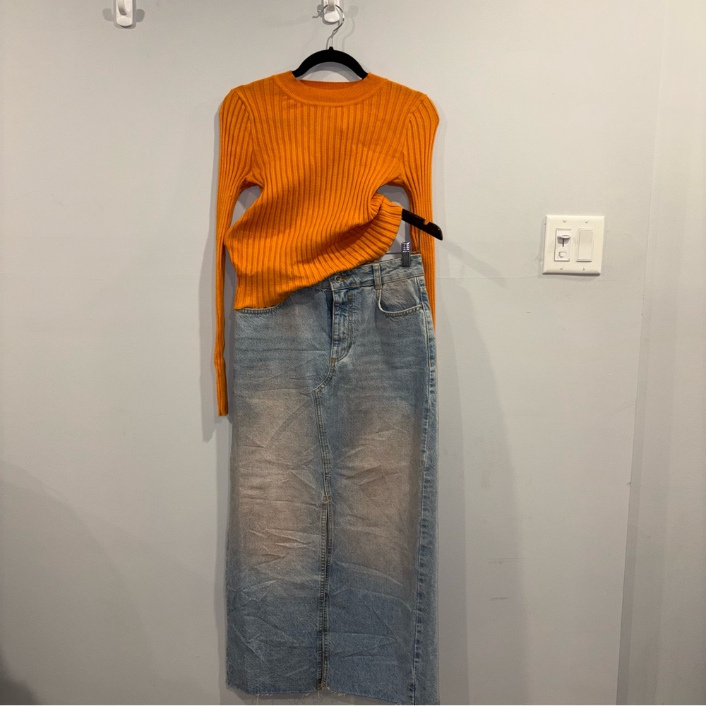 Vibrant Orange Ribbed Knit Top - Picture 5 of 6